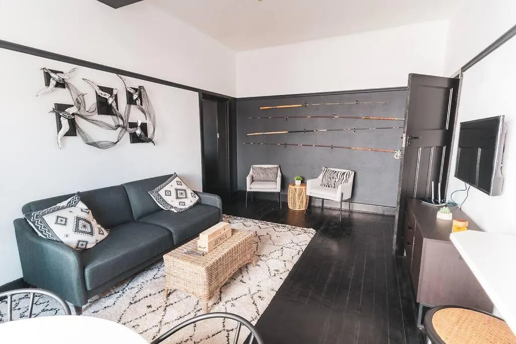 Cozy One-Bedroom In The Heart Of Sea Point Cape Town