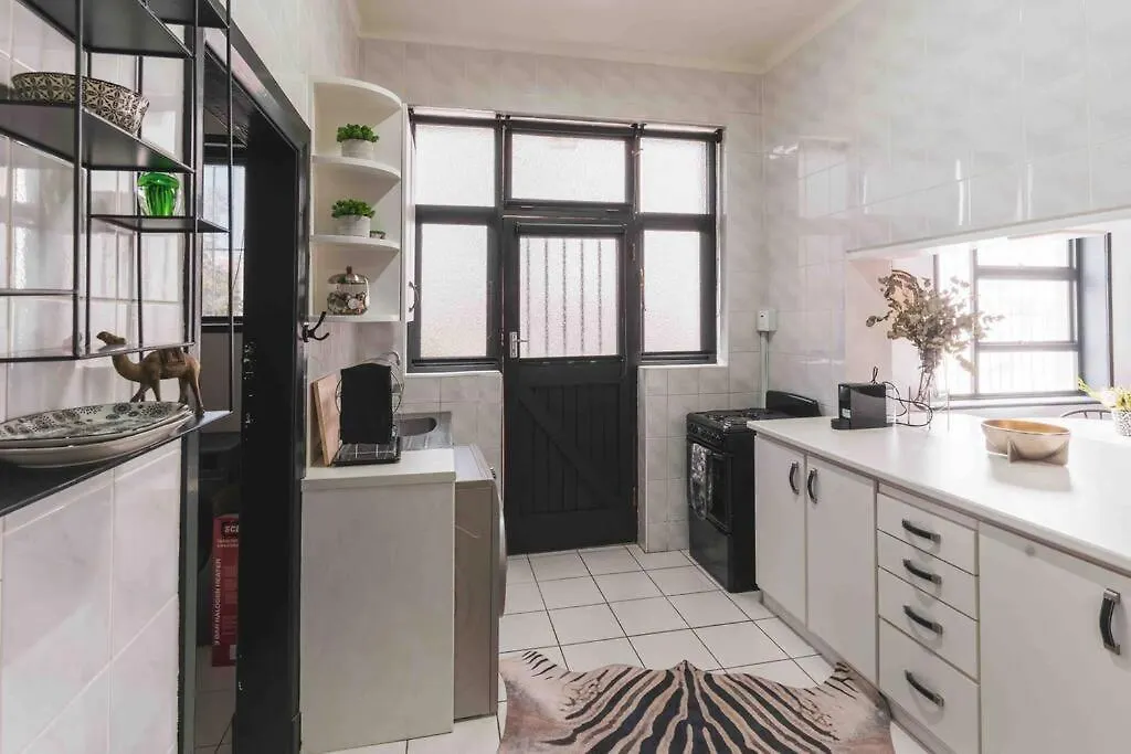 Cozy One-Bedroom In The Heart Of Sea Point Cape Town Apartment